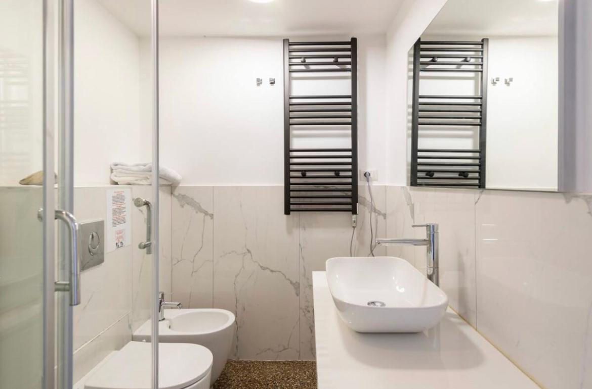 Roma Private Rooms ภายนอก รูปภาพ