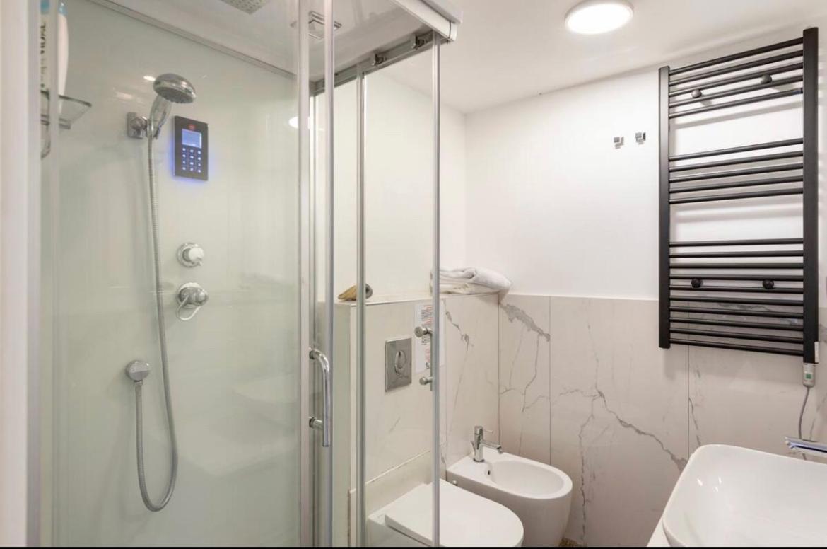 Roma Private Rooms ภายนอก รูปภาพ