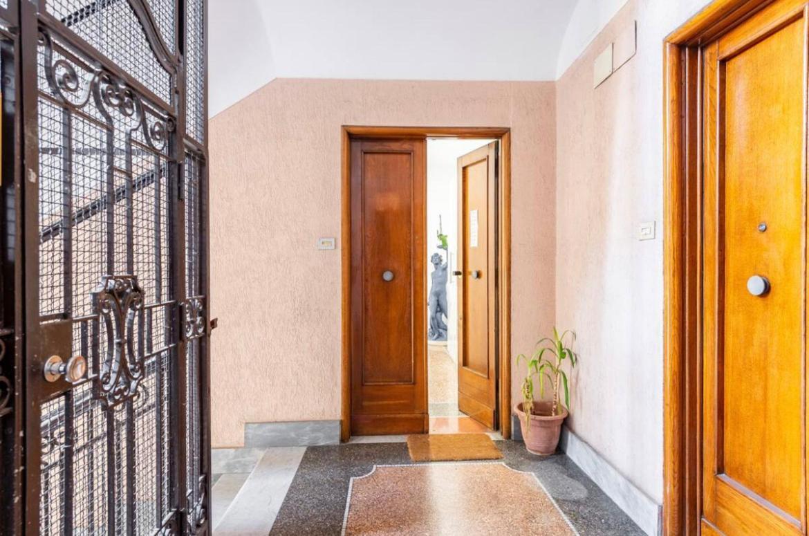 Roma Private Rooms ภายนอก รูปภาพ