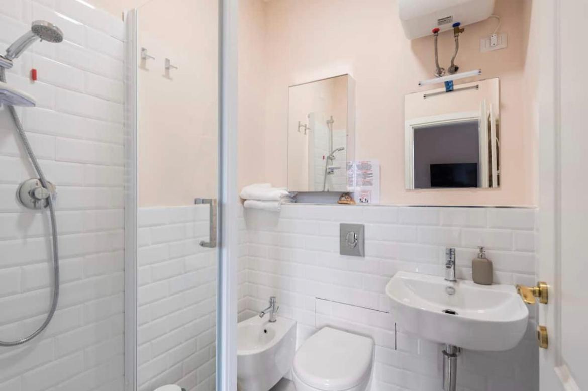 Roma Private Rooms ภายนอก รูปภาพ