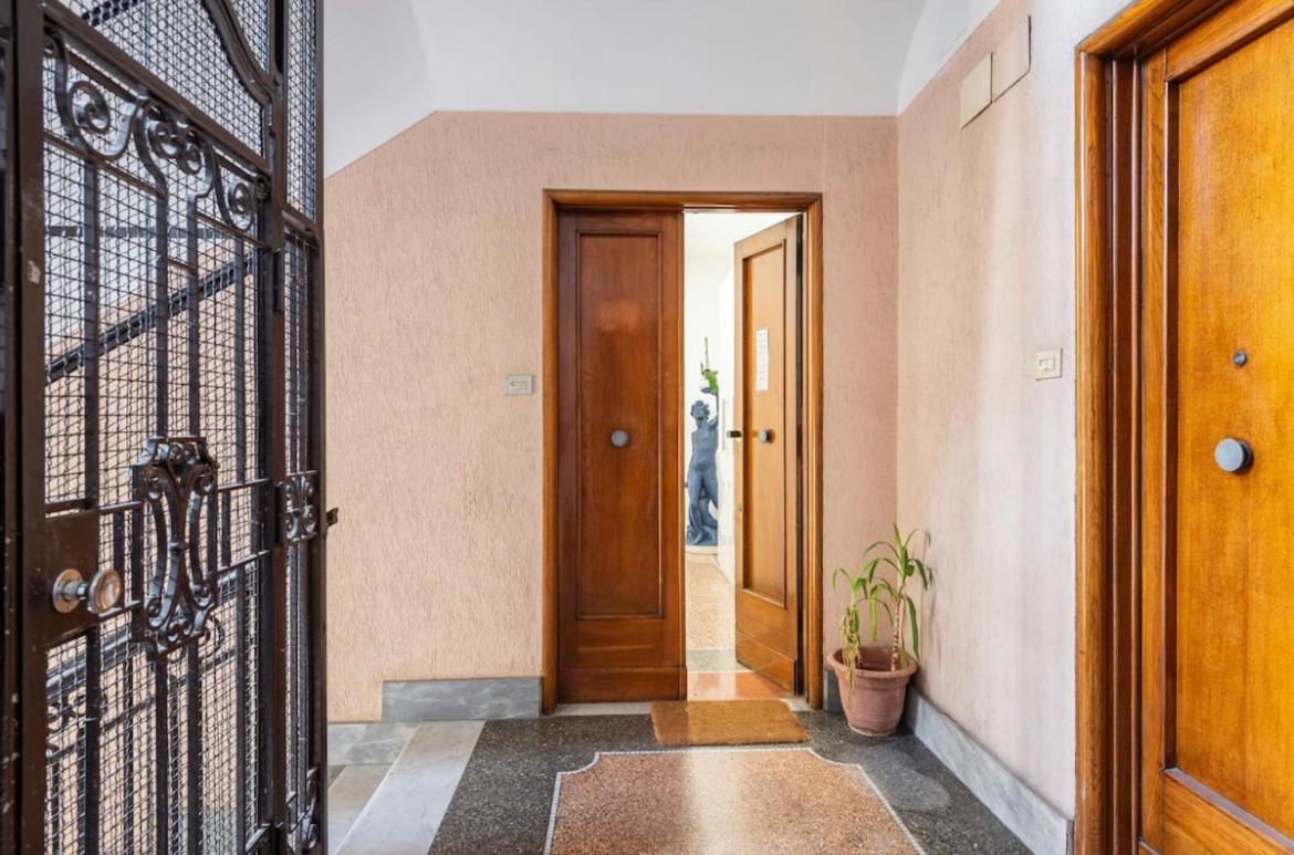 Roma Private Rooms ภายนอก รูปภาพ