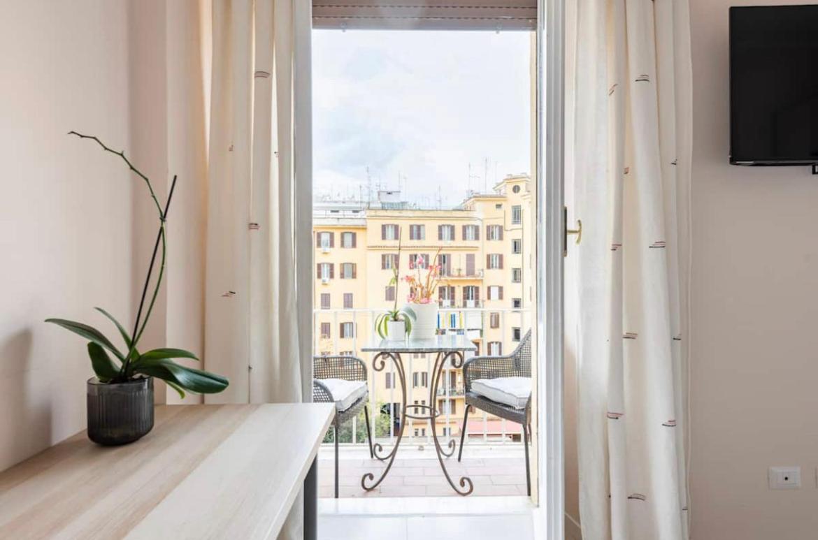 Roma Private Rooms ภายนอก รูปภาพ