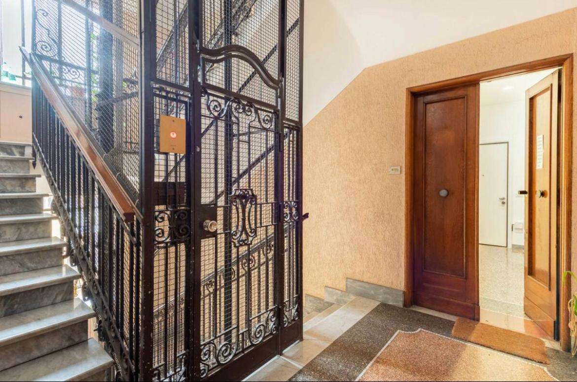 Roma Private Rooms ภายนอก รูปภาพ